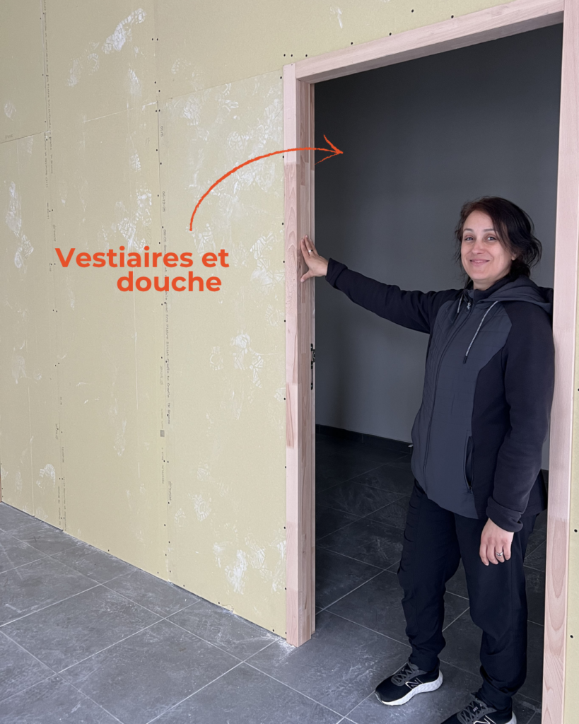 Balcon et vestiaires en construction pour le studio Pilates à Lorient.