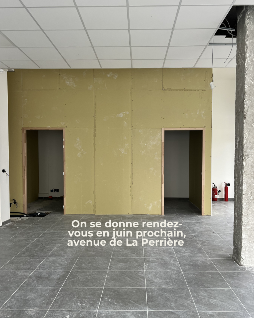 Travaux en cours dans le futur studio Pilates à Lorient, avec deux espaces séparés pour les cours. La rénovation avance pour offrir un espace moderne et accueillant.